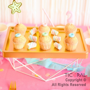 BANDEJA RECTANGULAR CON BASE CUPCAKE ORO 30 CM X 18 CM (PC-002) x 1